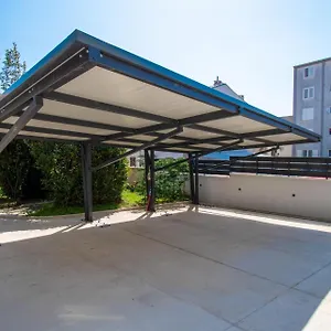  Apartment Life With Free Parking