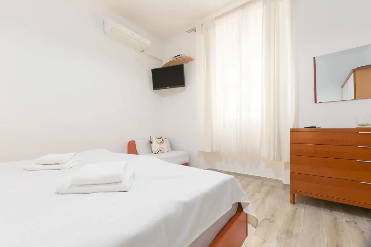 Charming Apartment In Town Center Pula